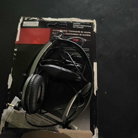 Headset - Picture 2 of 5